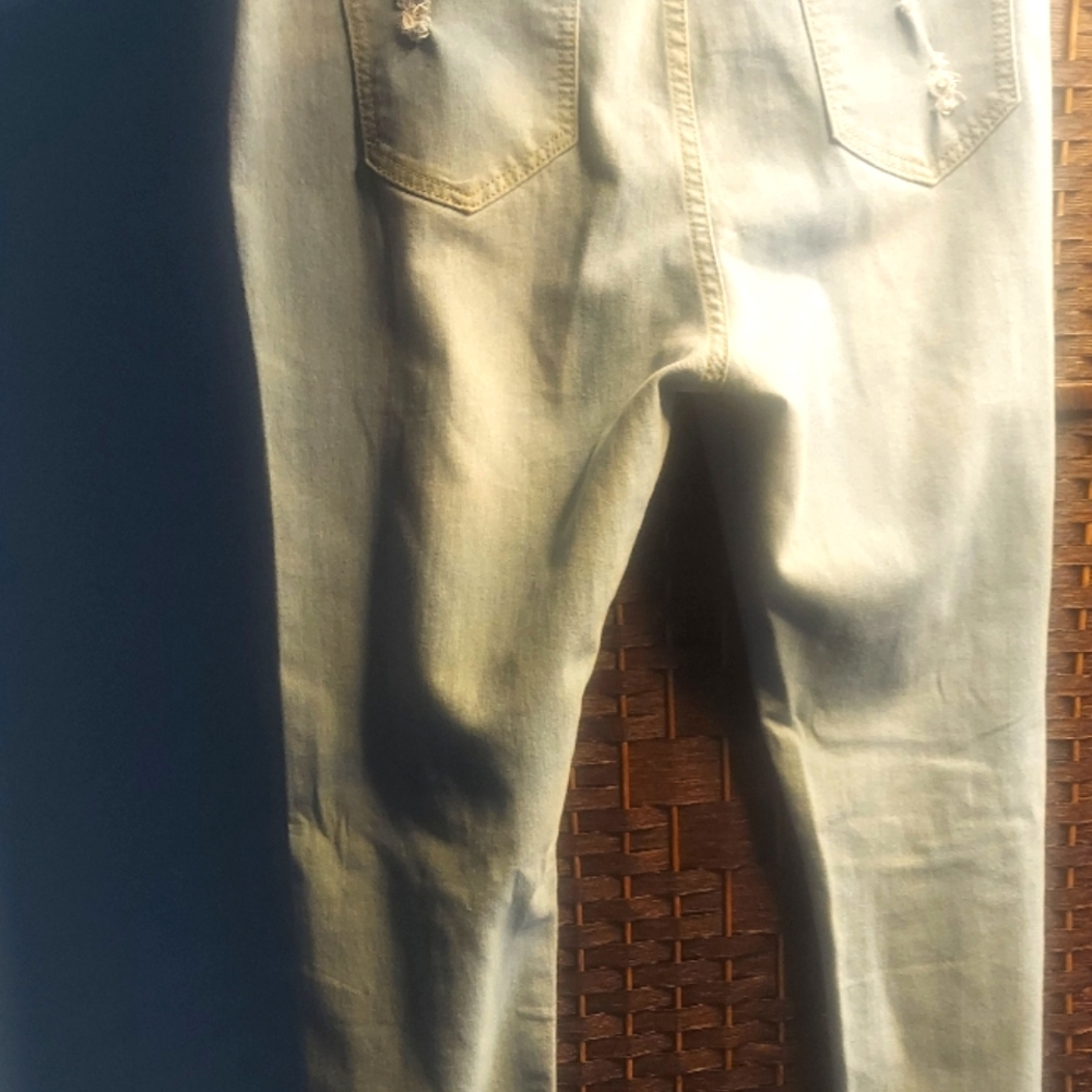 Denim detressed jeans
